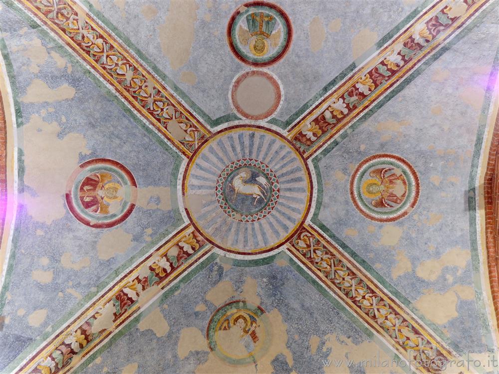 Milano - Volta dell'Agnello nella Chiesa di Santa Maria Rossa in Crescenzago